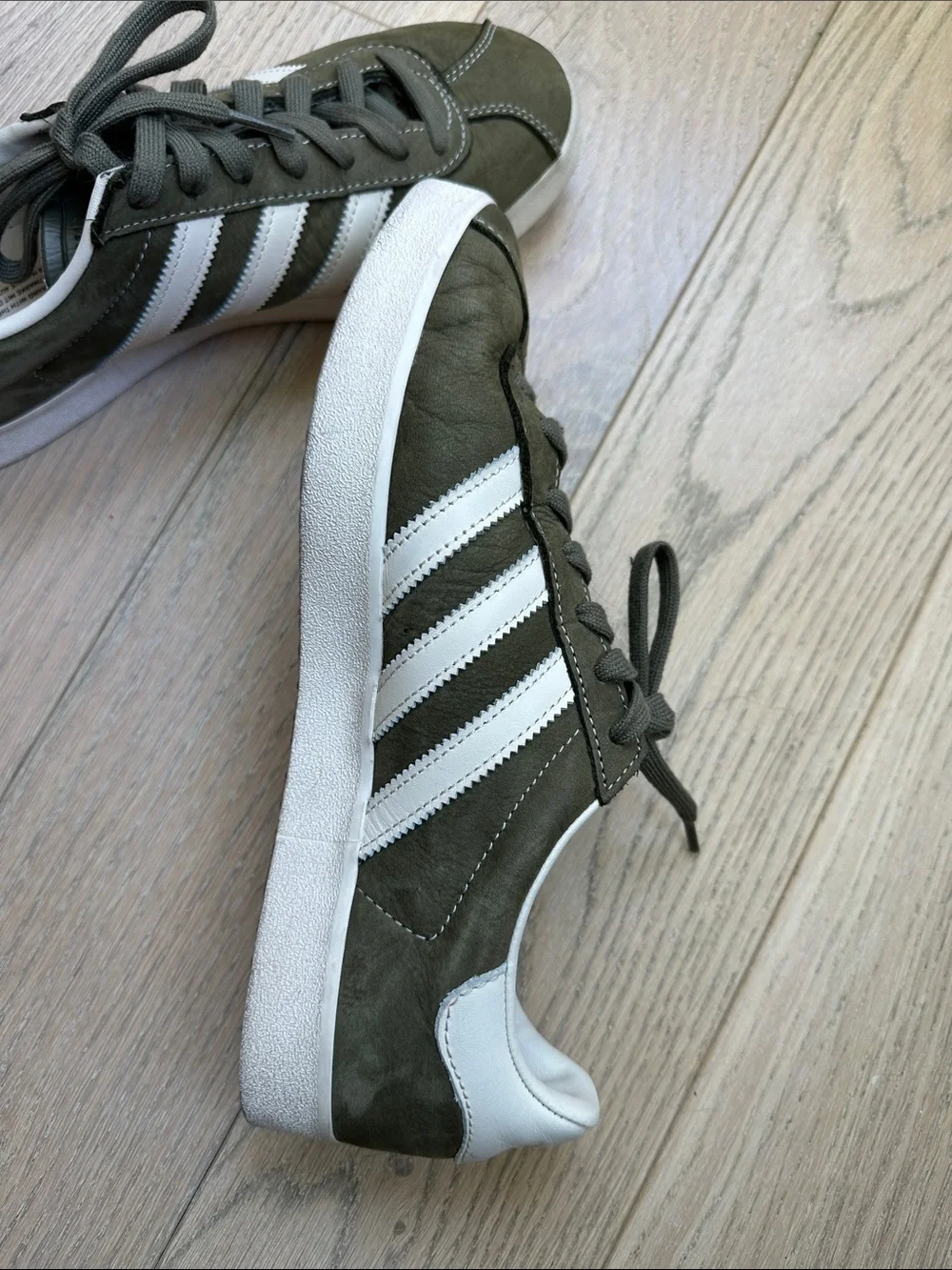 adidas Gazelle’s Olive Green and Cream - Picture 3 of 7